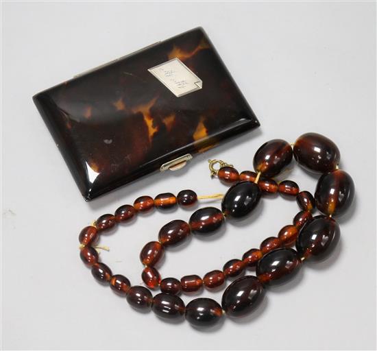 A tortoiseshell and ivory aide memoir and a simulated amber necklace.